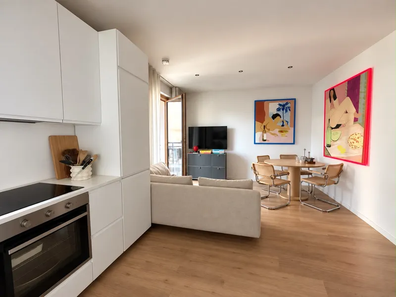 Stylish 2-Room Apartment with Spacious Balcony — photo 1